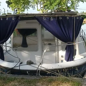  Bateau-hôtel Entier Sur Bateau