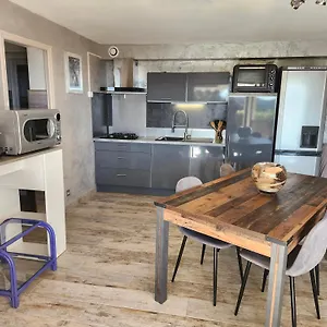 https://appartement-rez-de-jardin-dans-villa-vue-mer.fr-provencehotel.com